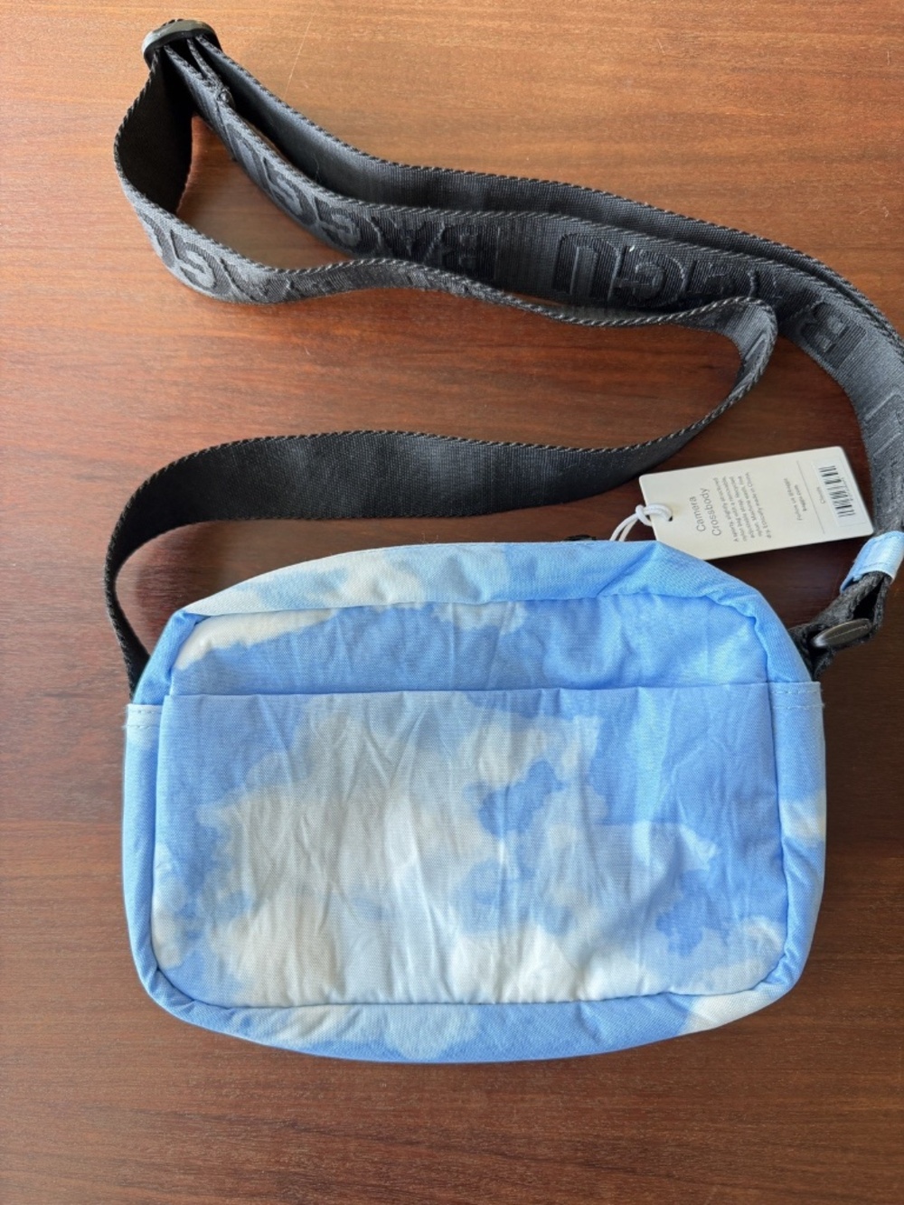 Baggu Clouds print Camera Crossbody in nylon blue. NEW RARE